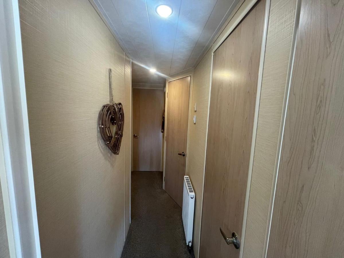 Luxury Lakeside Lodge L1 With Hot Tub Situated At Tattershall Lakes Country Park Kültér fotó