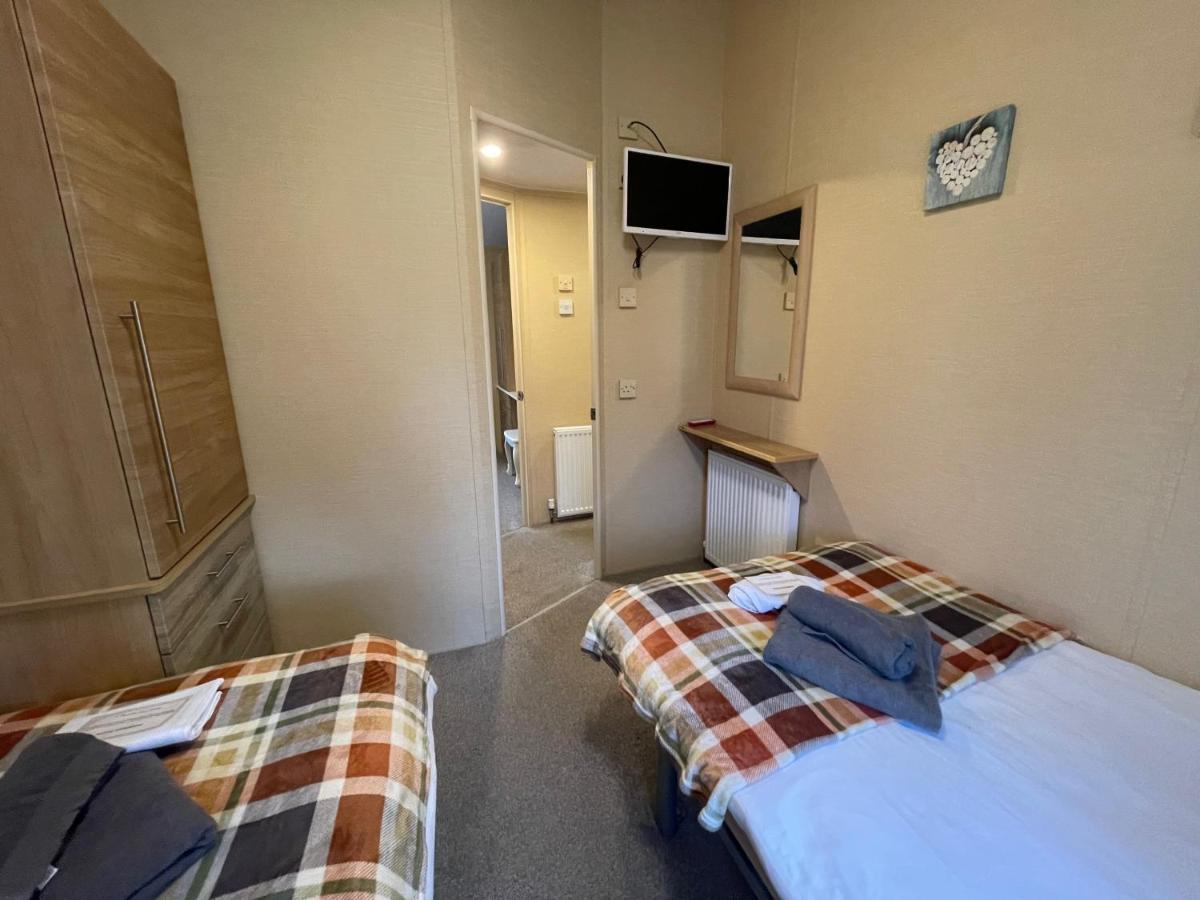 Luxury Lakeside Lodge L1 With Hot Tub Situated At Tattershall Lakes Country Park Kültér fotó
