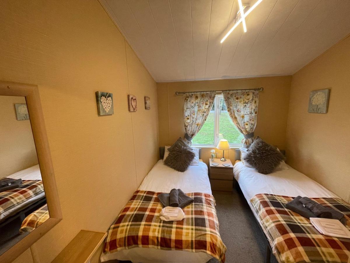 Luxury Lakeside Lodge L1 With Hot Tub Situated At Tattershall Lakes Country Park Kültér fotó