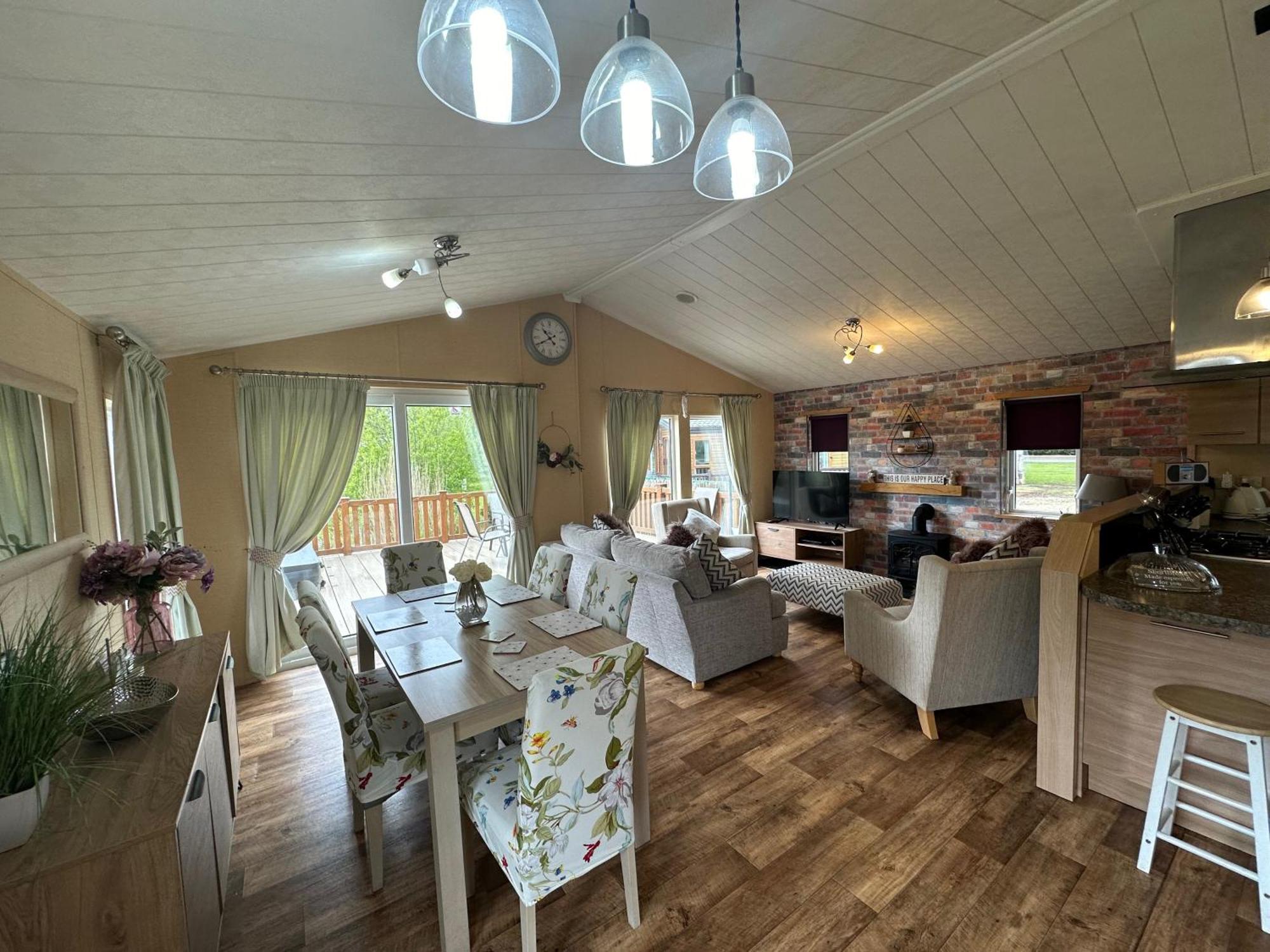 Luxury Lakeside Lodge L1 With Hot Tub Situated At Tattershall Lakes Country Park Kültér fotó